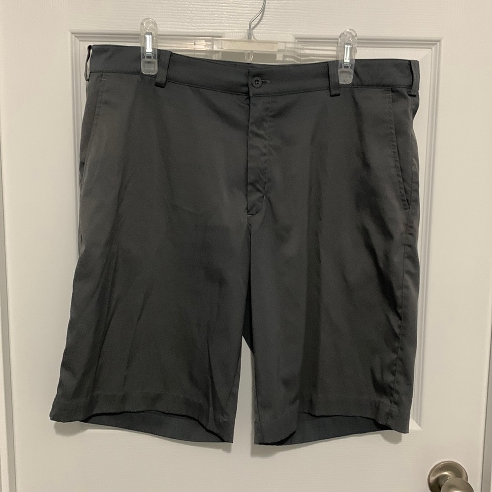 Mens size 36 grey Nike golf shorts